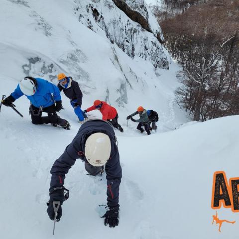 Curso de montañismo invernal y escalada en hielo - Ushuaia, Tierra del Fuego